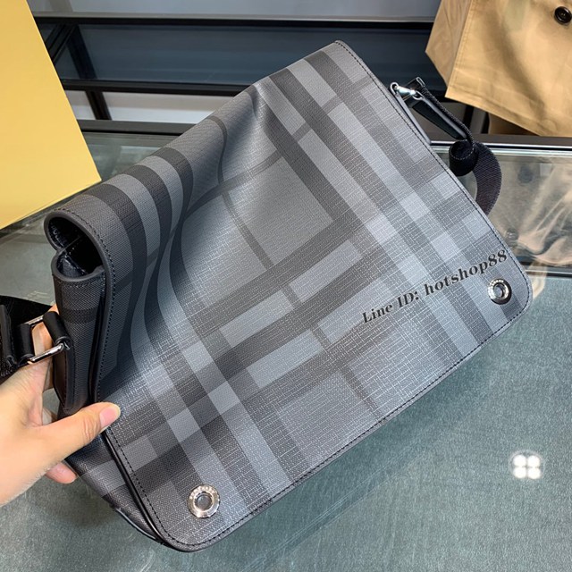 Burberry專櫃新款男士信使包 巴寶莉翻蓋斜背包 yxb1300